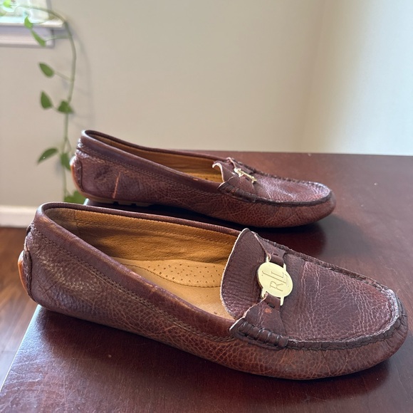 Ralph Lauren Leather Loafers with Gold Emblem - Picture 3 of 9